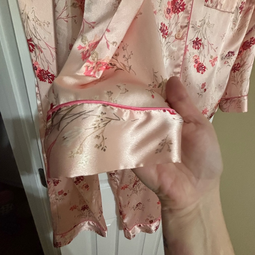 Victoria's Secret Signature Satin Pink Floral Pajama Set Gorgeous - Picture 6 of 9
